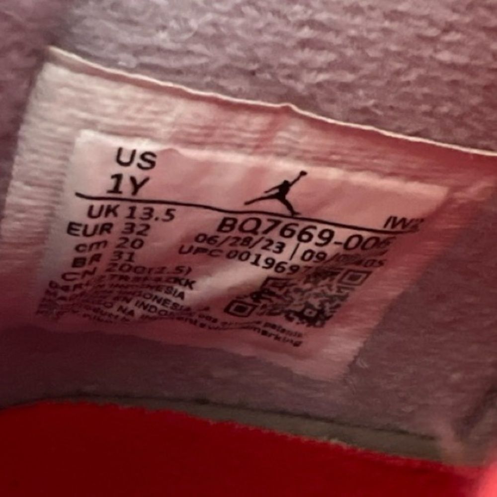 Jordan 4 Retro “Bred” Reimagined Kids Sneakers Black and Red Size 1 Youth - Picture 6 of 7